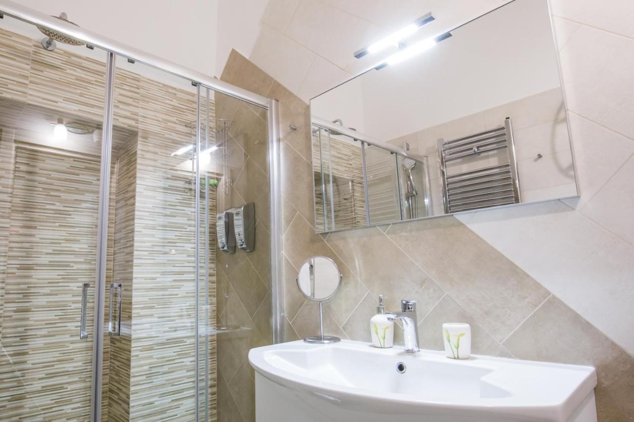 Parthenope Suite Rooms Napoli Bagian luar foto