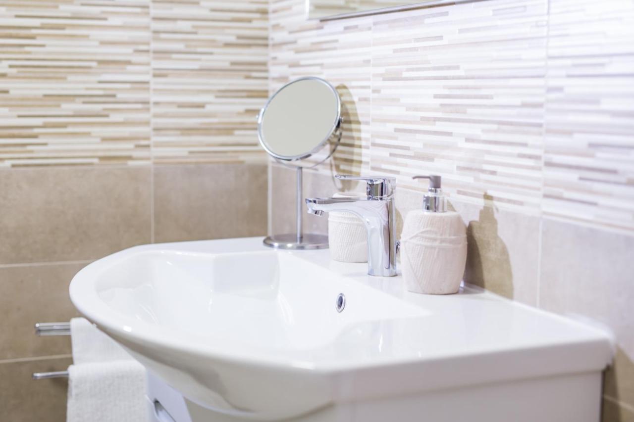 Parthenope Suite Rooms Napoli Bagian luar foto