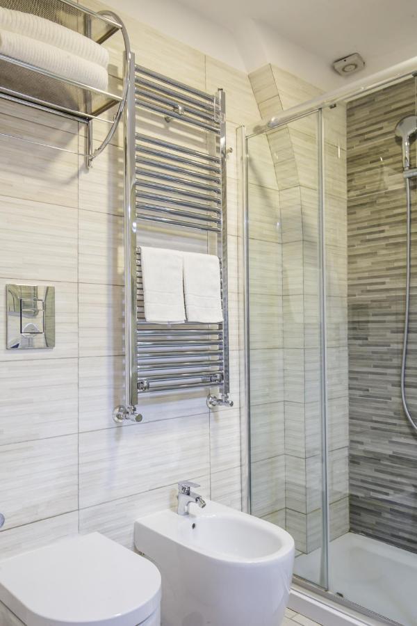 Parthenope Suite Rooms Napoli Bagian luar foto