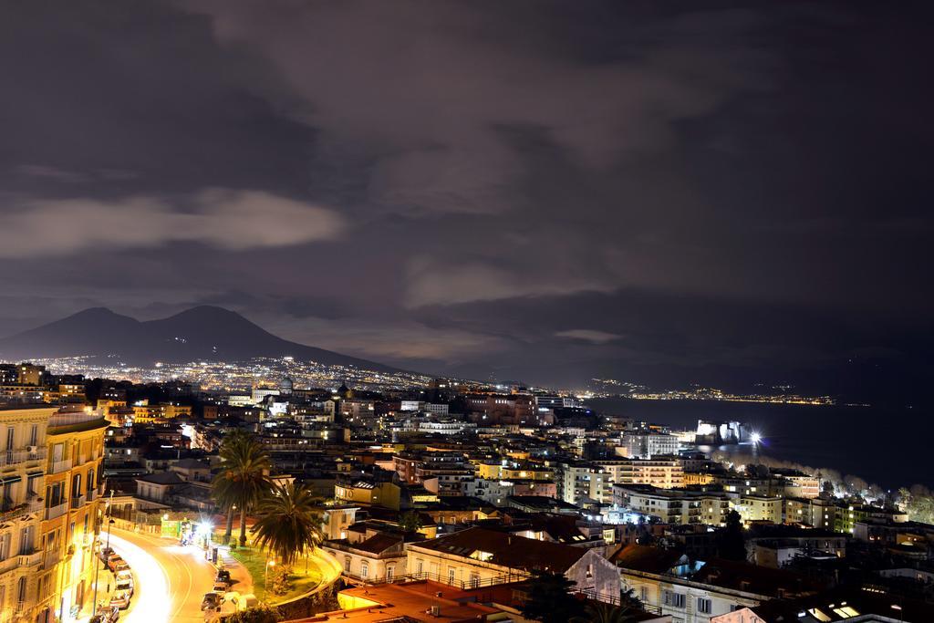 Parthenope Suite Rooms Napoli Bagian luar foto