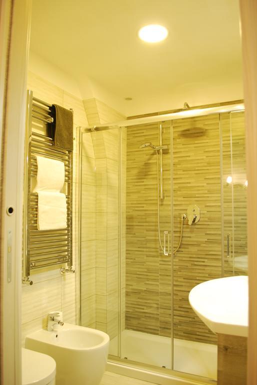 Parthenope Suite Rooms Napoli Bagian luar foto